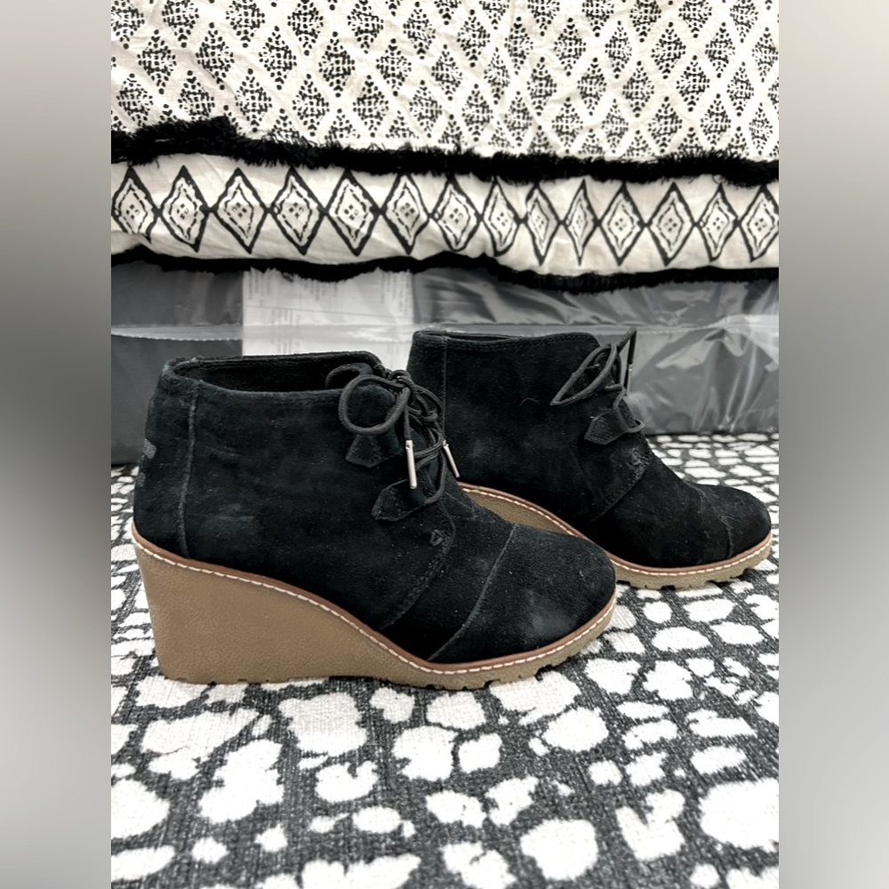 Toms wedges lightly worn. Size 7
